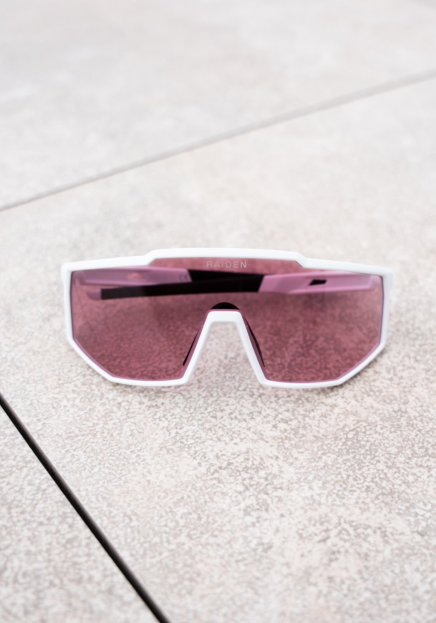 Sportbrille RAIDEN "R8" Photochromic "White / Switching Pink"