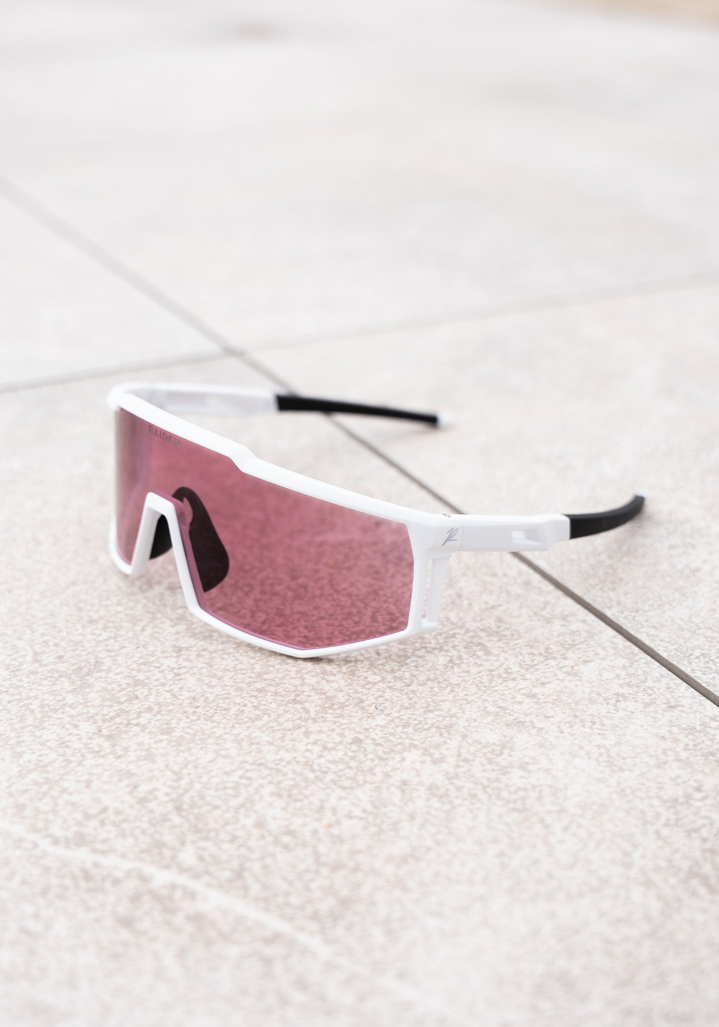 Sportbrille RAIDEN "R8" Photochromic "White / Switching Pink"