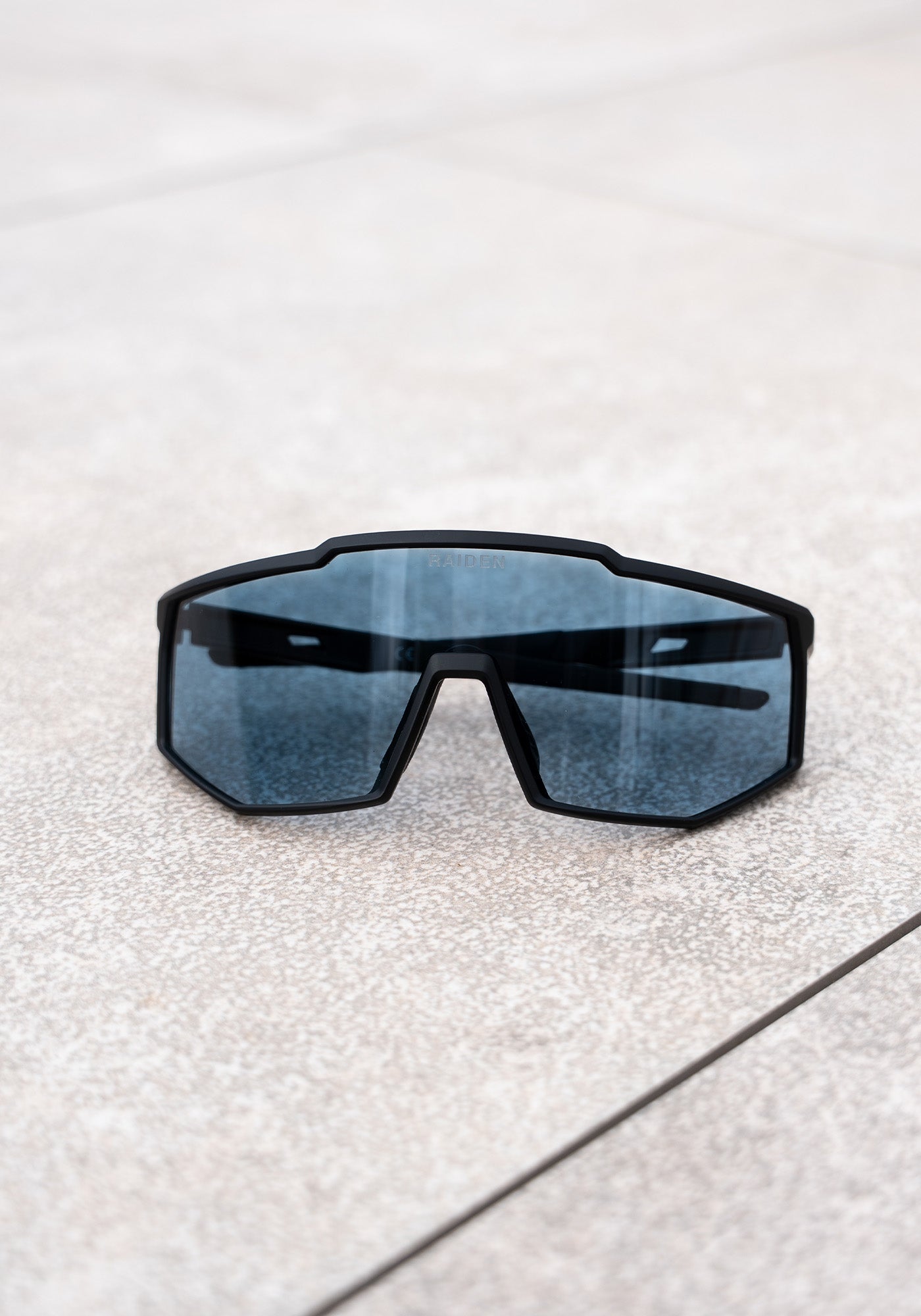 Sportbrille RAIDEN "R8" Photochromic "Black / Switching Blue"
