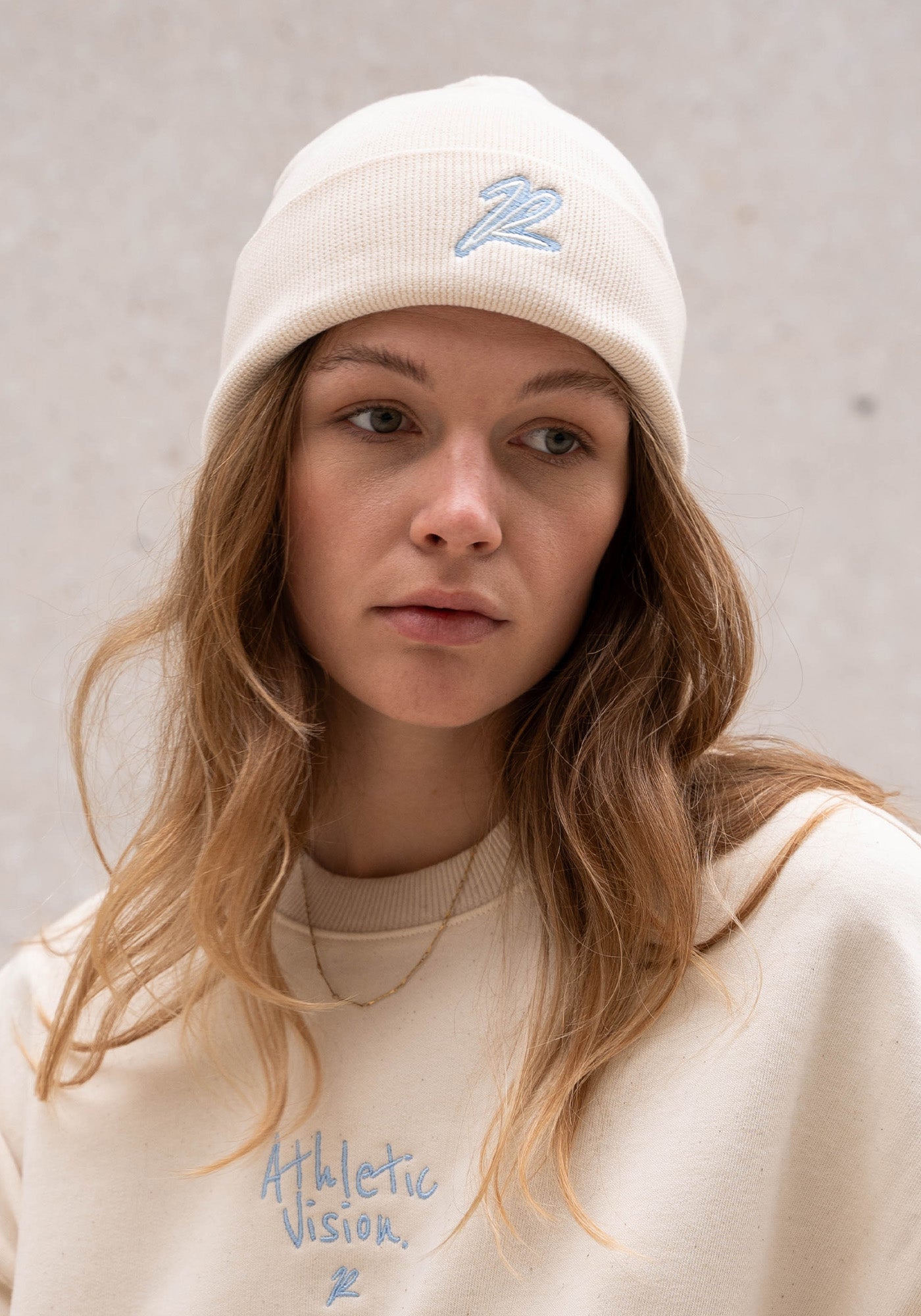 Sustainable Beanie "The R" Sand