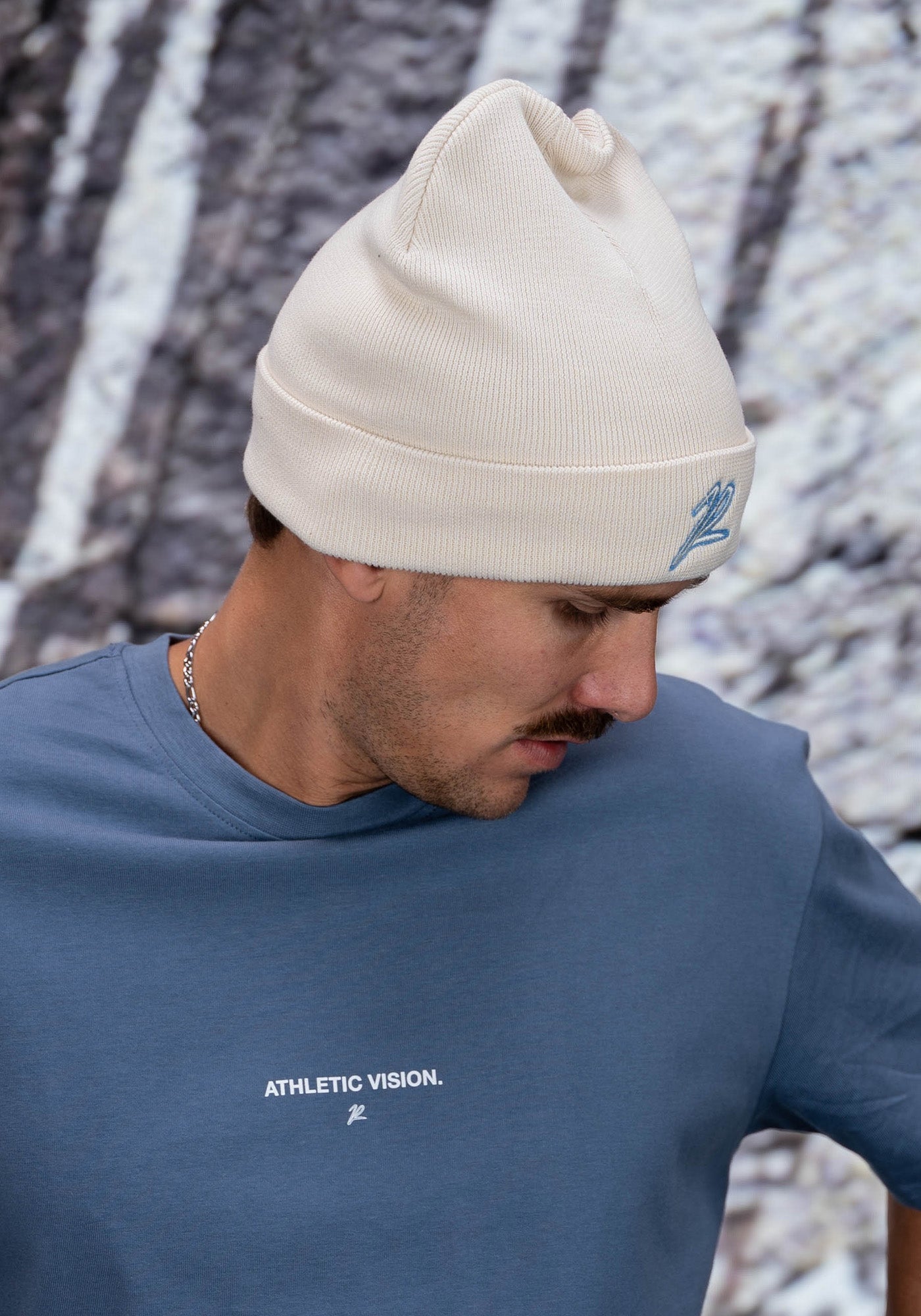 Sustainable Beanie "The R" Sand
