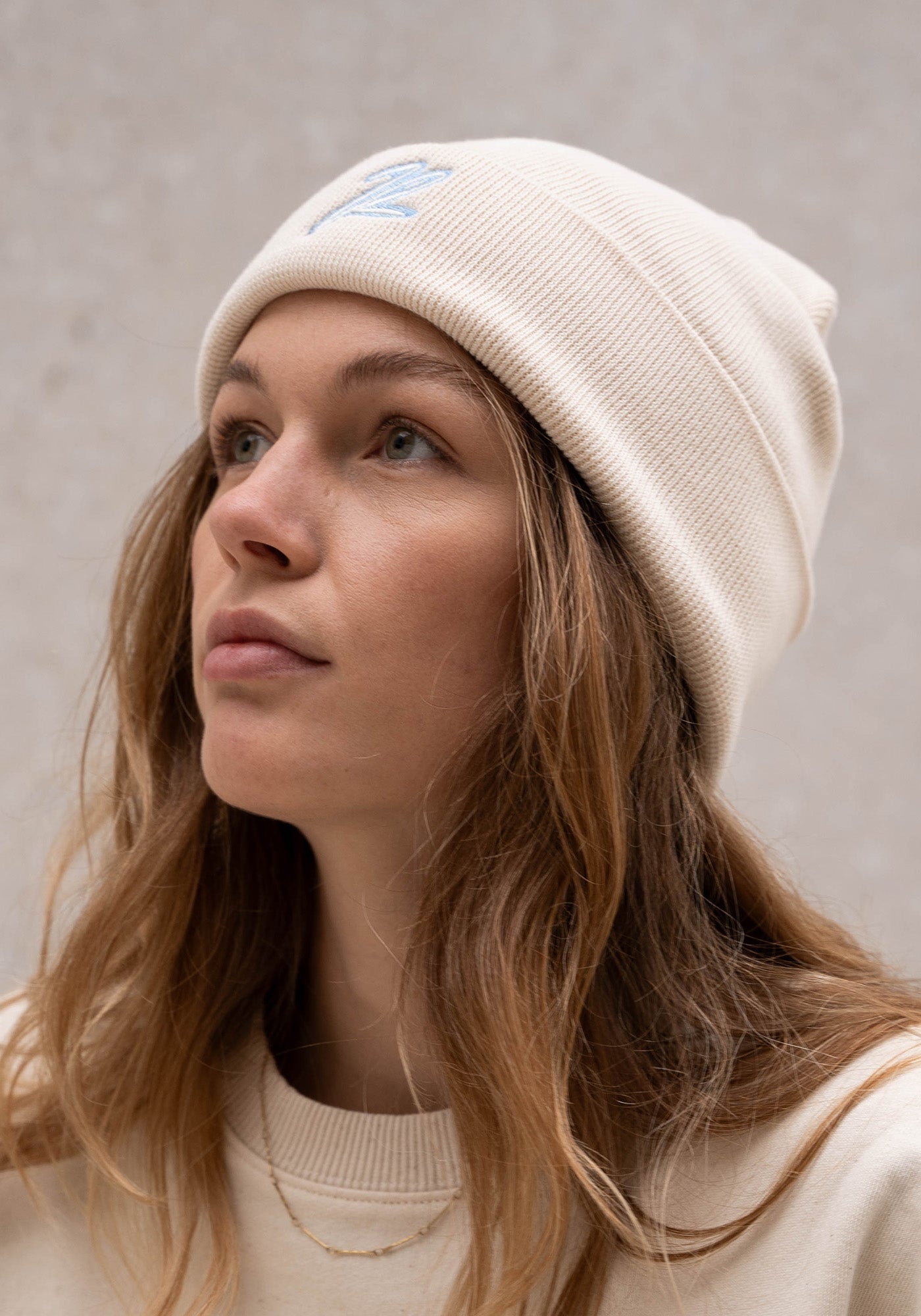 Sustainable Beanie "The R" Sand