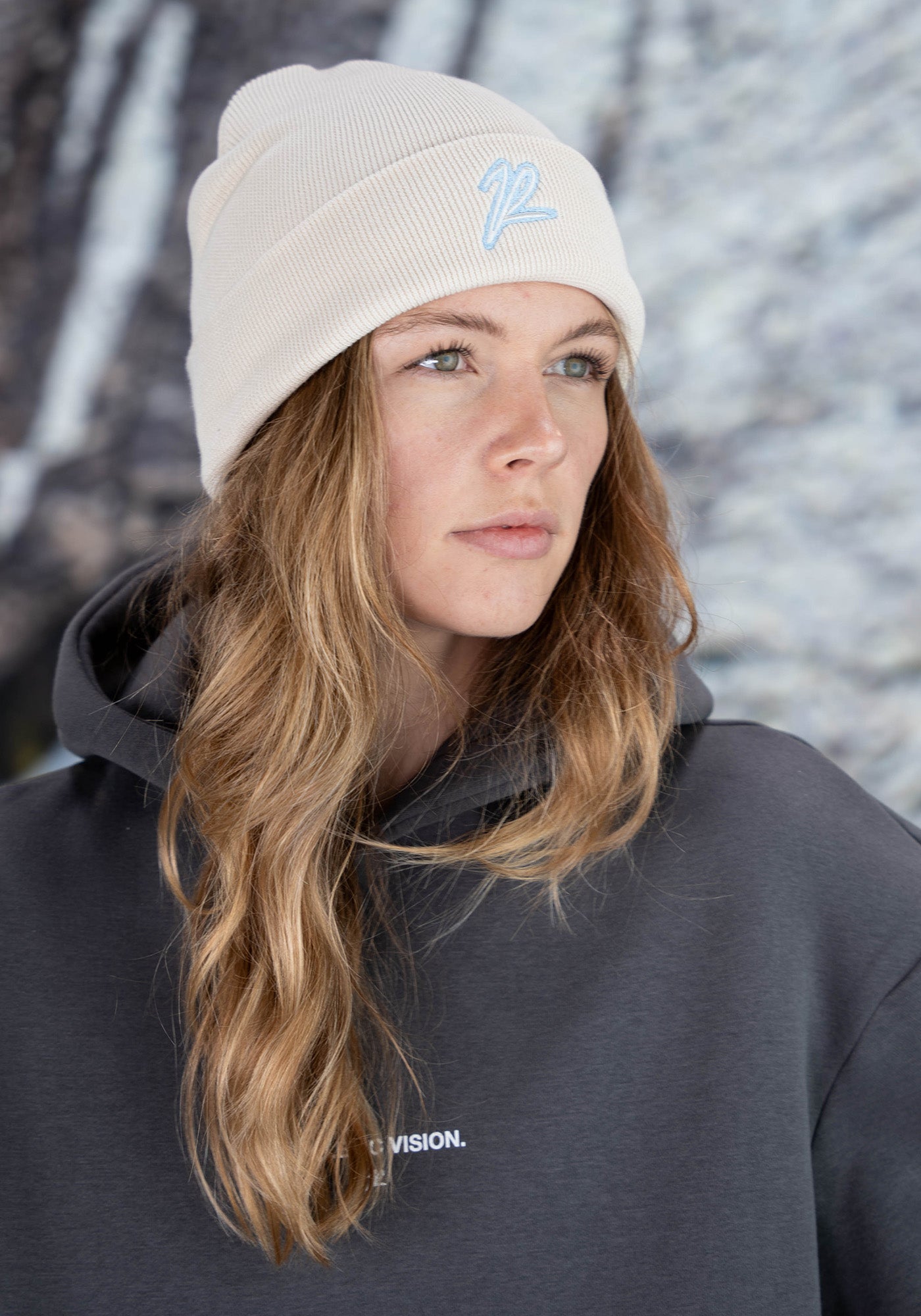 Sustainable Beanie "The R" Sand