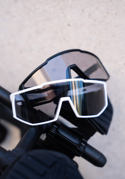 Sportbrille RAIDEN "R8" Photochromic "White / Clear to Black"