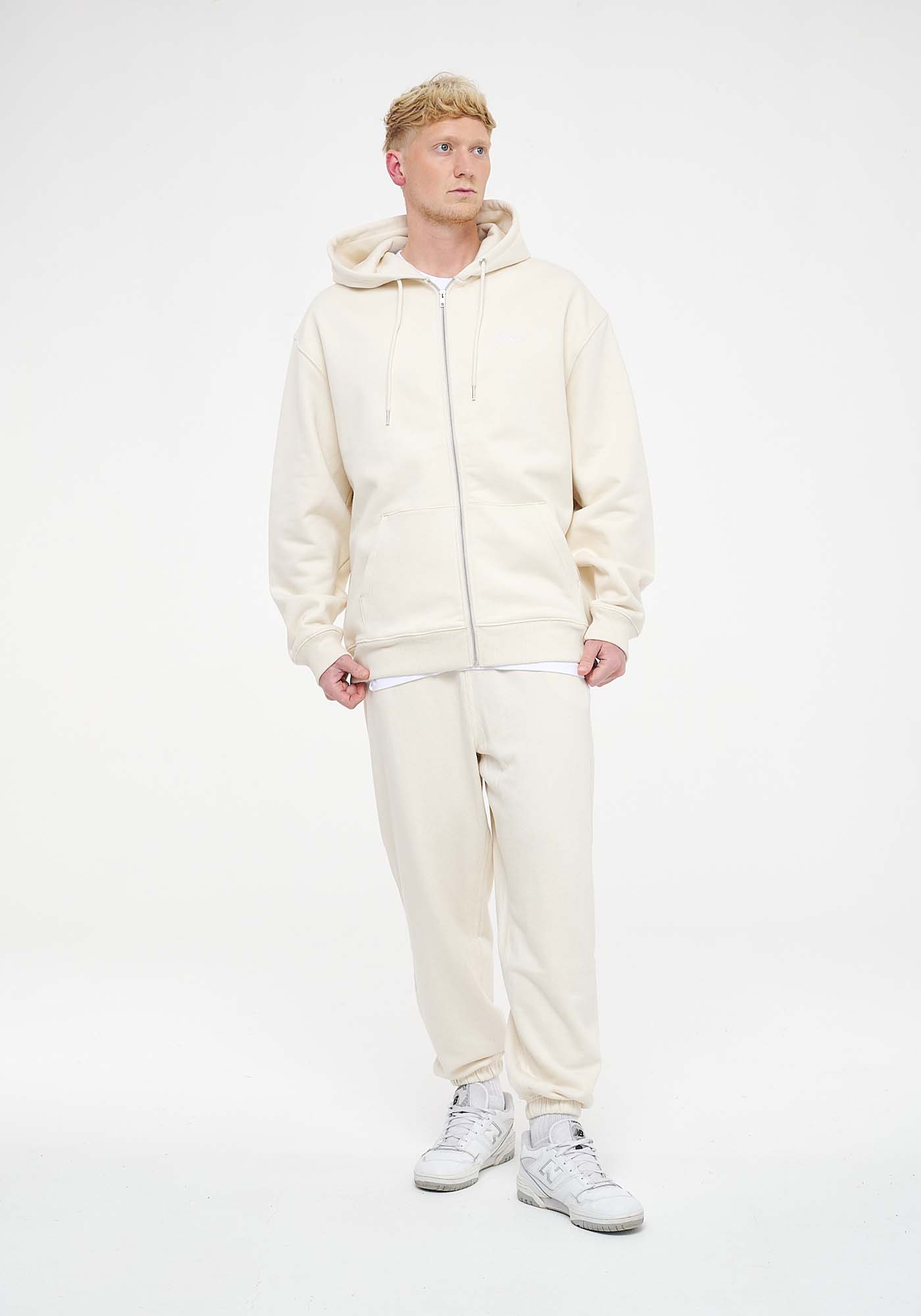 Sustainable Sweatjacket "Sandspace"